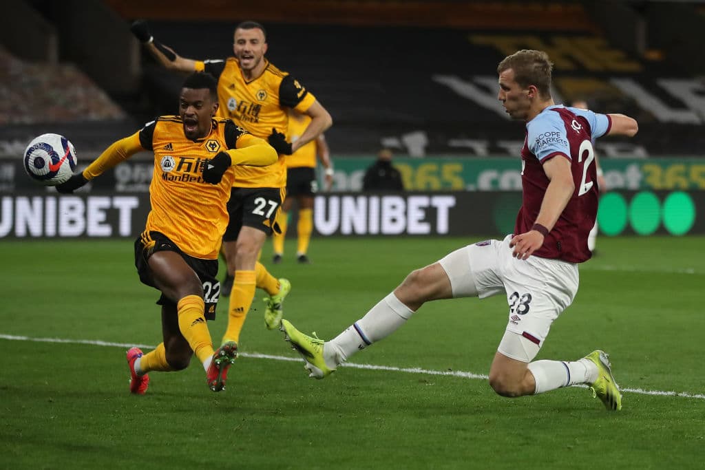 West Ham se impone al Wolverhampton 3-2 cerrando así la fecha 30 de la Premier League. Los Wolves estuvieron cerca de igualar el marcador, pero los goles de Leander Dendonker y Fabio Silva no fueron suficientes ante las anotaciones de Jesse Lingard, Pablo Fornals y Jarrod Bowen. El mexicano Raúl Jiménez aún sigue en recuperación.