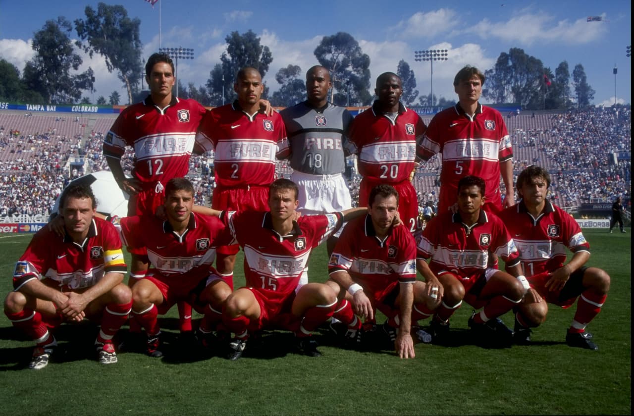 Al igual que D.C. United, Chicago Fire ha mantenido su look a lo largo de los años, vistiendo rojo y blanco principalmente.