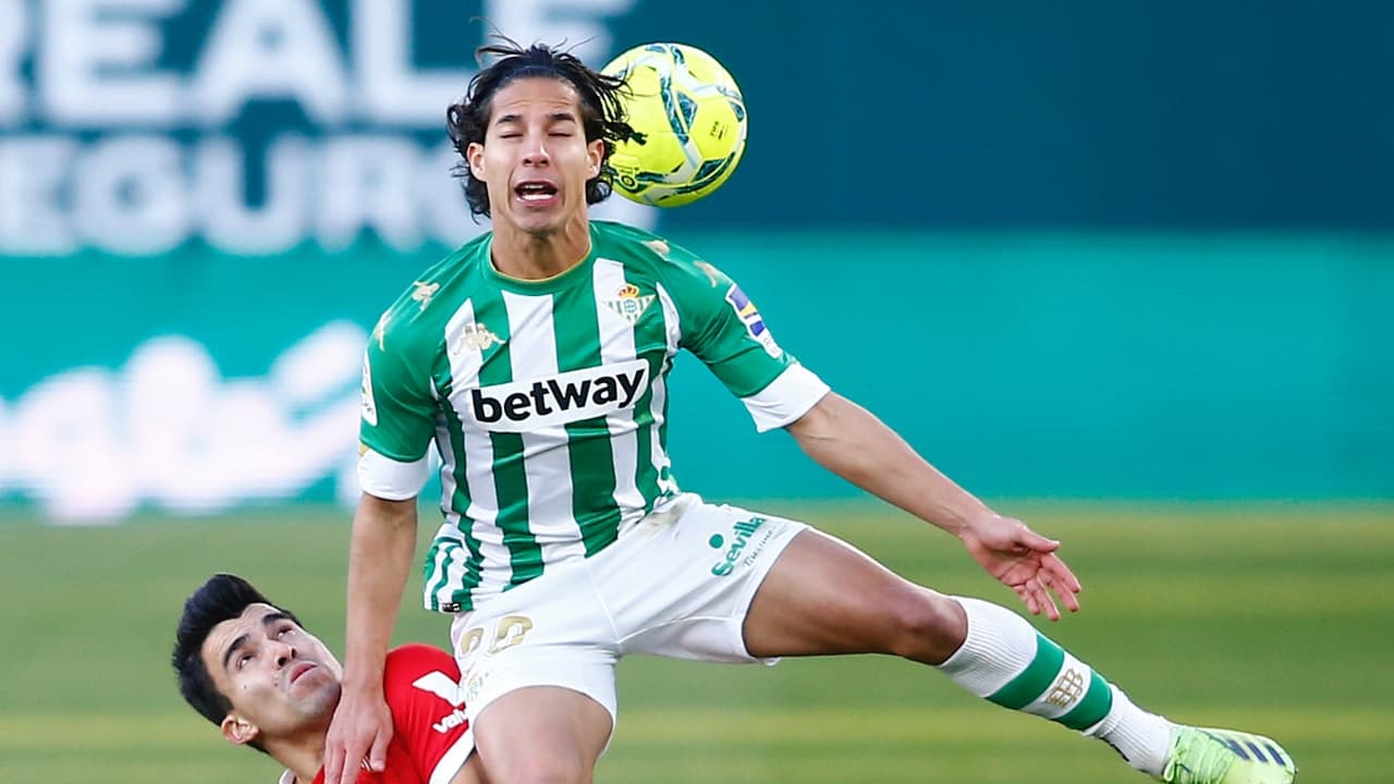 Diego Lainez seguiría en el Real Betis hasta el verano