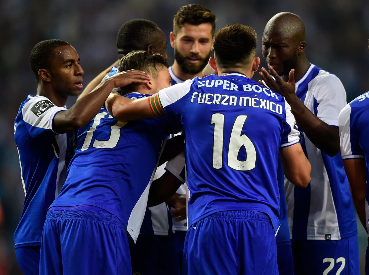 Porto es líder en Portugal luego de 13 fechas sin conocer la derrota, con 10 victorias y tres empates, una de ella contra su tradicional rival el Benfica en la Liga de Portugal.