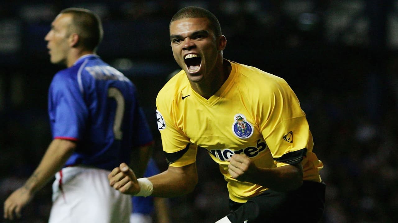 En su momento fue el defensa más caro de la historia.