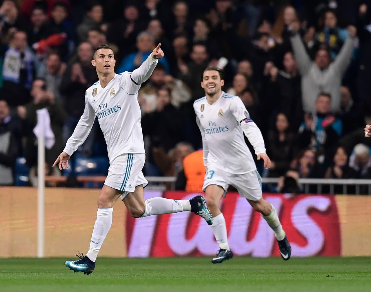 Como si fuera poco, CR7 se convirtió en el primer jugador en la historia en marcar en todos los partidos de la fase de grupos de una Champions League.
