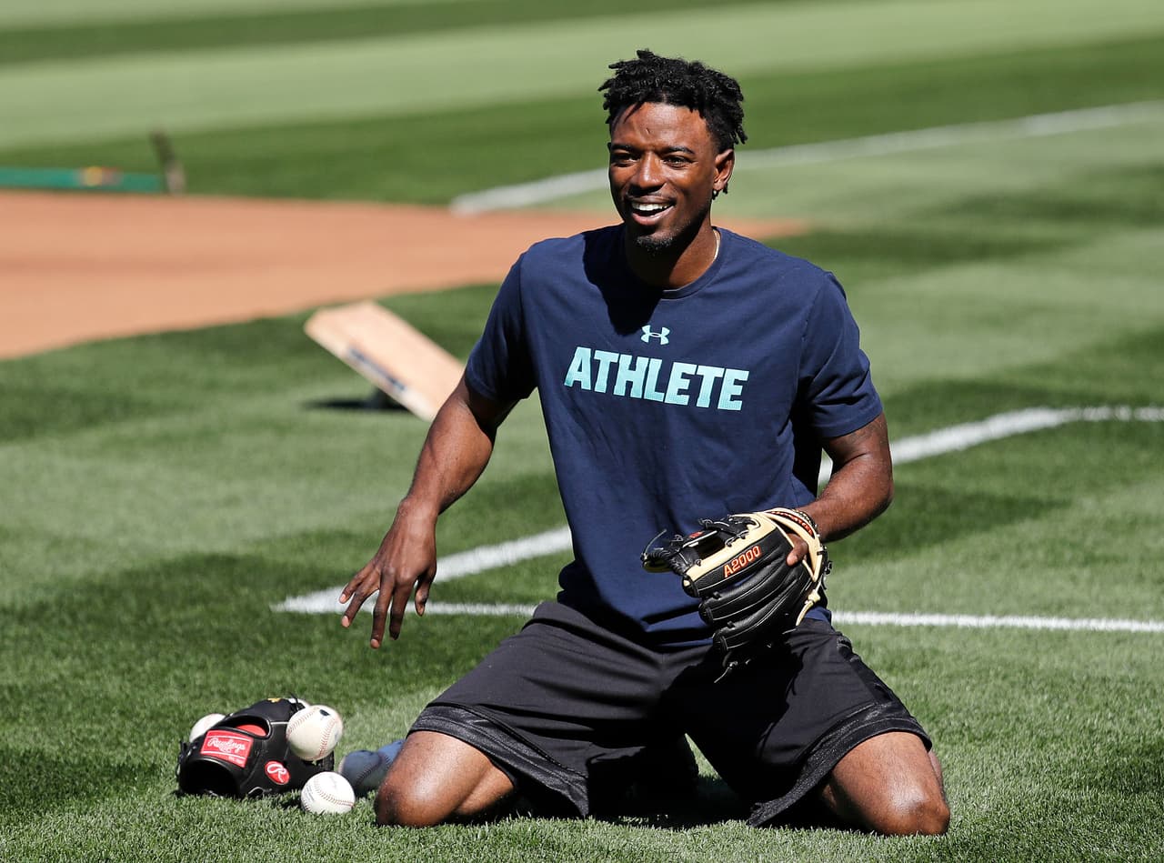 Dee Gordon, que ahora es jardinero central, fue ganador del Guante de Oro como segunda base en el pasado e incluso estuvo un All Star Game, pero ahora no ha practicado en ese lugar.