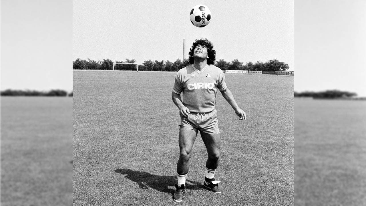 Revelan video de Maradona entrenando con Nápoli bajo la lluvia