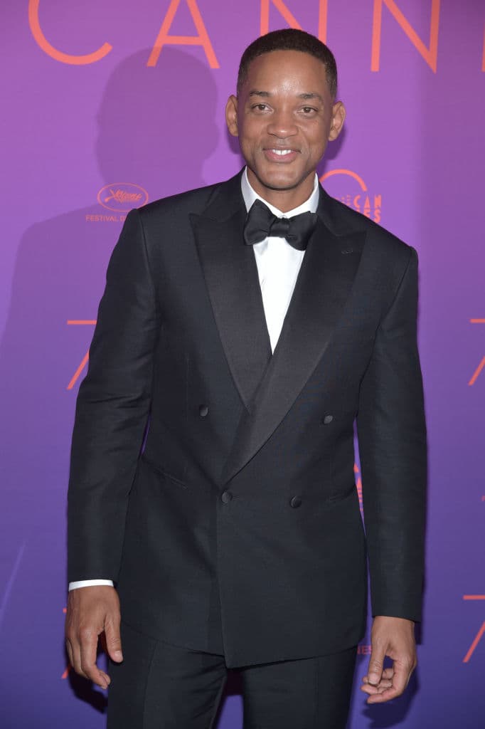 La única esperanza de salvación está en manos de algunos supervivientes, que se unen planeando un ataque masivo contra los alienígenas, antes de que sea demasiado tarde.
<br>