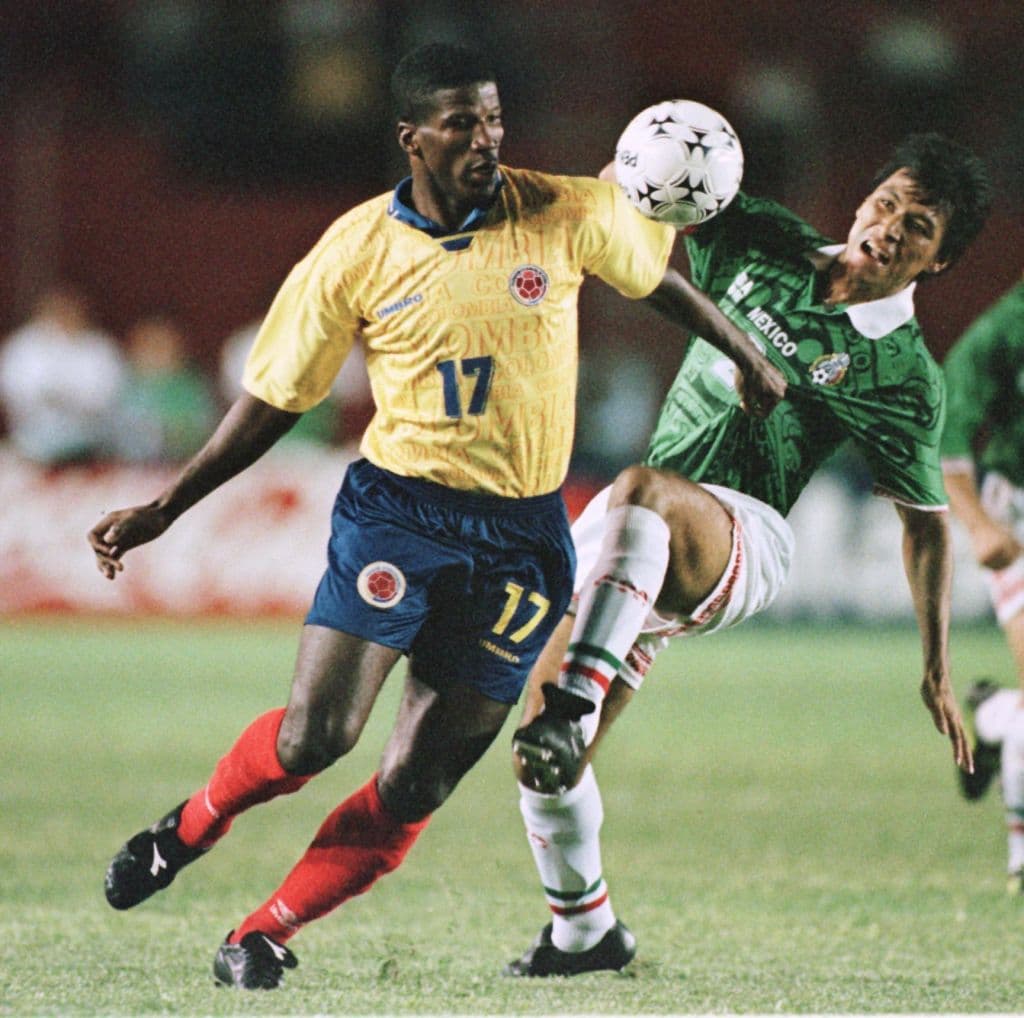 Fue un duelo reñido de principio a fin en el que por el cuadro verde, además de 'El Matador' destacaban Claudio Suárez, Pavel Pardo y Cuahtémoc Blanco.
<br>El conjunto mexicano era dirigido por el serbio Bora Milutinovic.