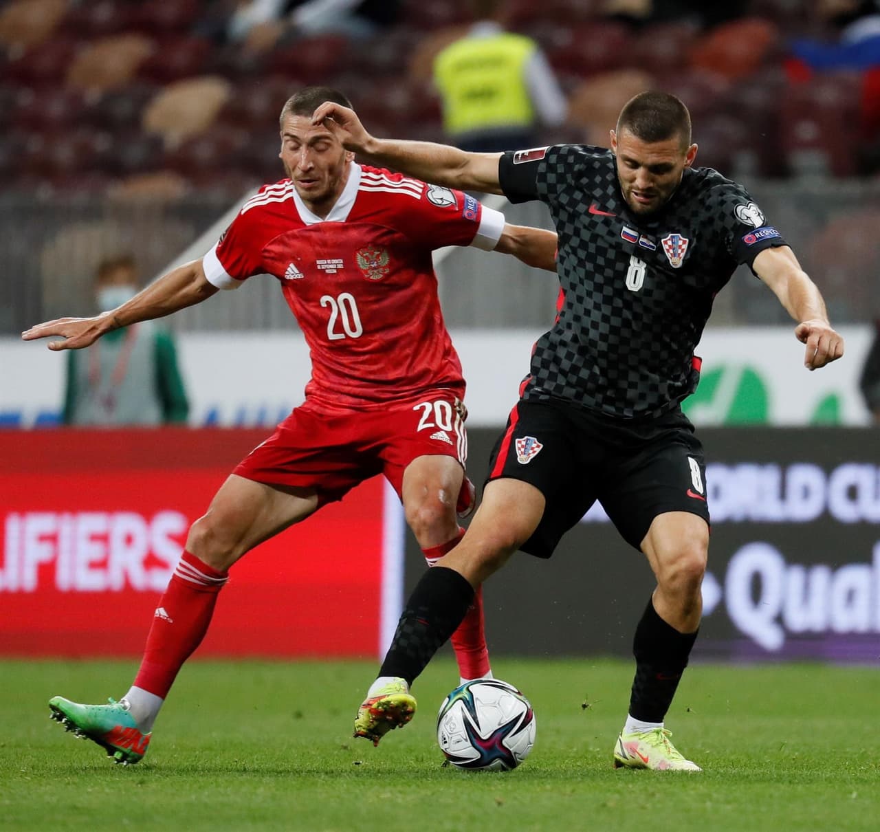 Rusia y Croacia no se hacen daño durante el partido eliminatorio rumbo al Mundial de Catar 2022. Aunque hubo empate a ceros, ambos equipos siguen en la cima del grupo H con siete puntos cada uno; Eslovaquia se encuentra cerca.