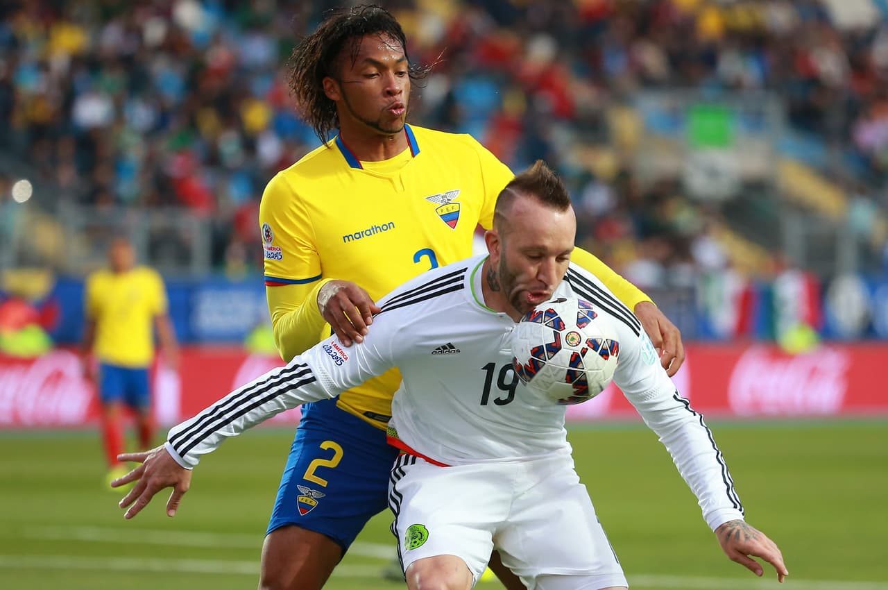 En varias ocasiones los delanteros tricolores se perdieron en su marca y no eran opción para los compañeros que venían de frente con el balón a modo buscando armar jugadas o paredes en el ataque.