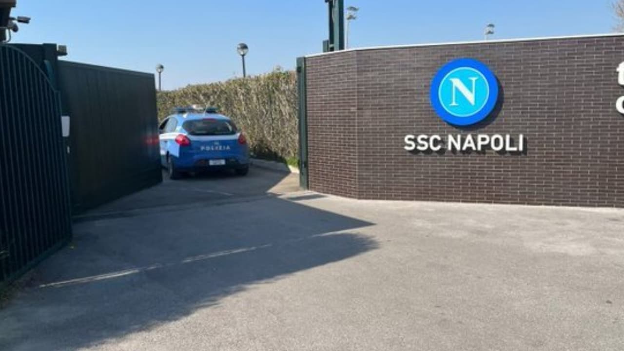 Un hombre invade en auto el campo de entrenamiento del Napoli