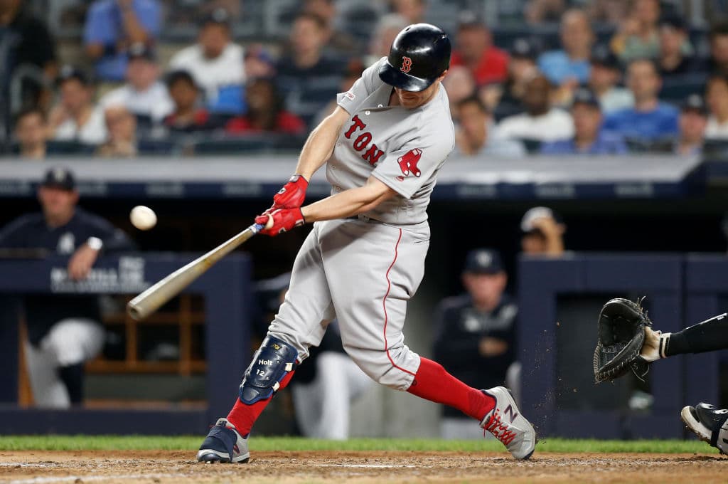 Los Red Sox, por ahora en el tercer lugar de su División, se acercaron a 8.5 juegos de los líderes del Este, los Yankees,que a su vez tienen 2.5 juegos de margen sobre los Tampa Bay Rays. La próxima vez que Red Sox y Yankees se vean las caras será cuando los dos amargos rivales se enfrenten 29 y 30 de julio en Londres, en dos partidos en los que Boston será el equipo de casa y los dos primeros juegos en Europa.