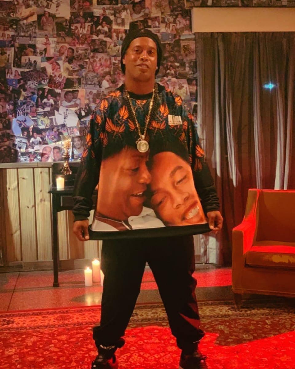 Graba Ronaldinho un clip dedicado a su mamá