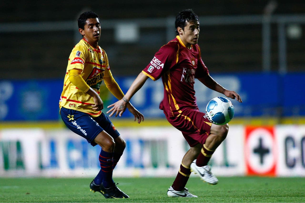 Jugando con Estudiantes Tecos, 'El Sambu' le puso uno en la quijada al árbitro Román Rafael Medina en juego amistoso en 2010 por la Copa de Clubes Unidos del Estadio Jalisco. Le echaron cinco juegos, los cuales pagó con más partidos amistosos. El árbitro se retiró después de aquel torneo.
