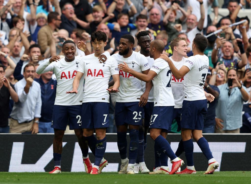 Con gol de Son Heung-Min, Tottenham suma sus tres primeros puntos de la temporada ante el Manchester City de Pep Guardiola en la Premier League. El estadio de los Spurs lució lleno en su totalidad, tal como en los tiempos previos a la pandemia del COVID-19.