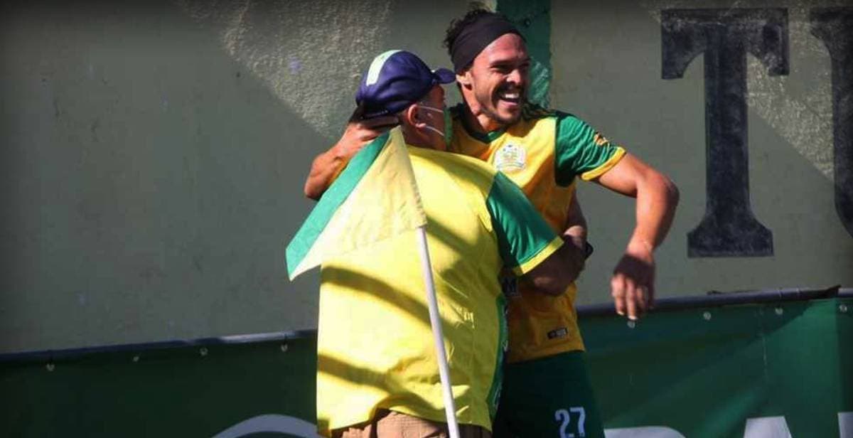 Ángel Landín no está retirado, sigue jugando y anotando goles