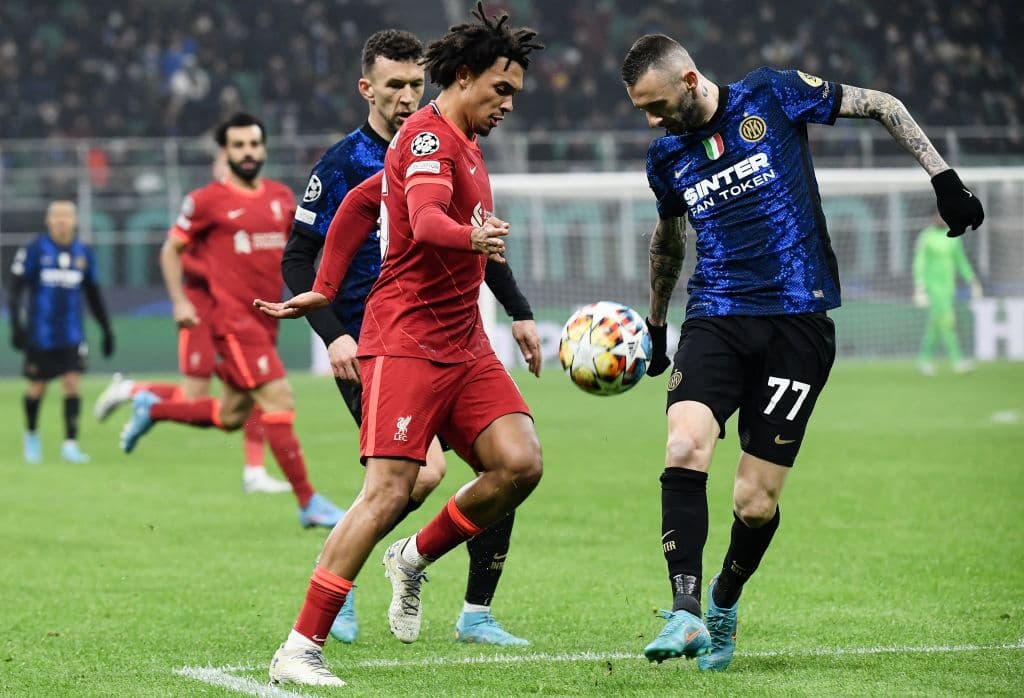 Liverpool se impone 2-0 ante el Inter de Milan durante el partido de ida en Octavos de Final de la UEFA Champions League, con anotaciones de Roberto Firmino y Mohamed Salah. Los Reds llevarán la ventaja para el juego de regreso.