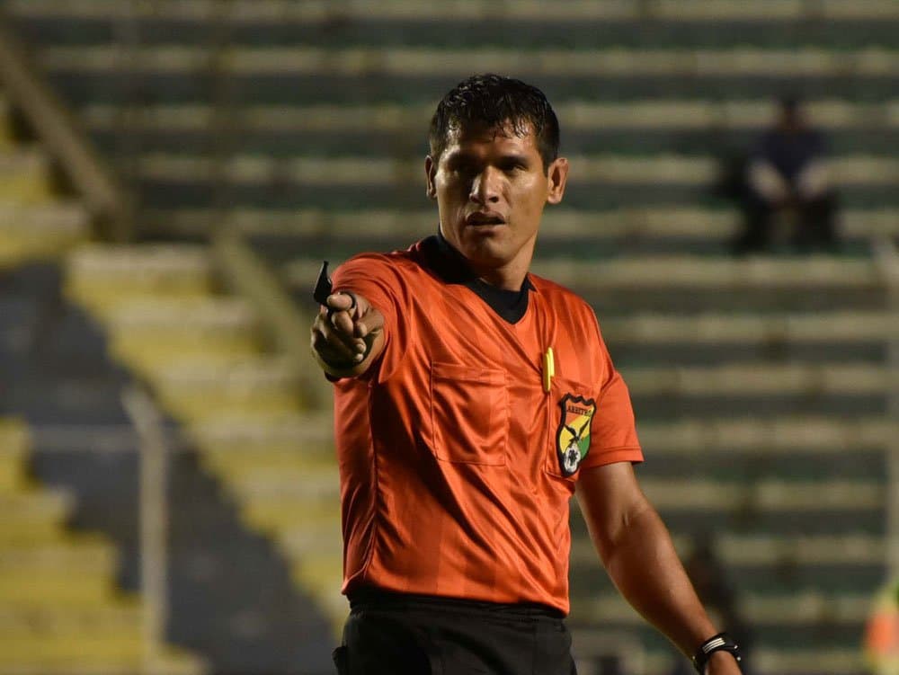 Víctor Hugo Hurtado tenía 32 años y perdió la vida en el campo de juego del Estadio El Alto haciendo su trabajo en la Liga Boliviana.