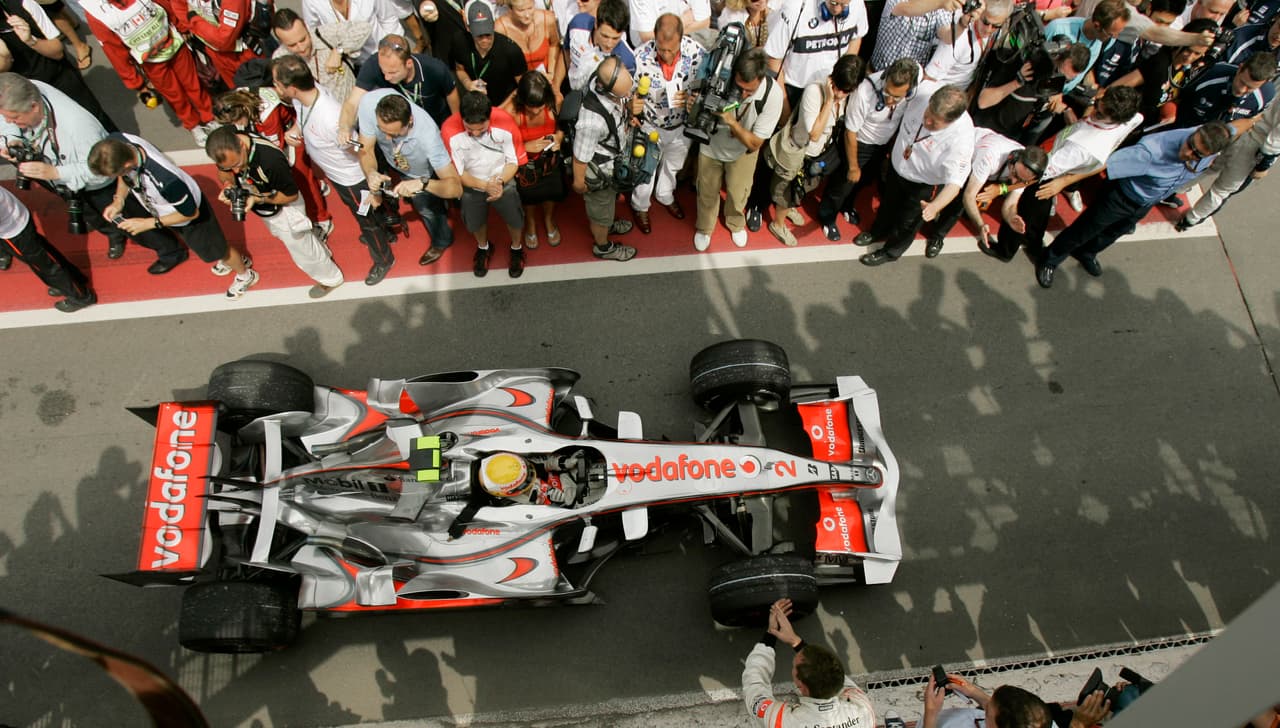 En el segundo la segunda parada, Alonso tuvo otra vez que parar por el Safety Car gracias a un accidente de Christijan Albers.