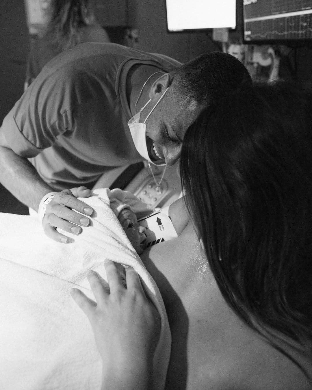 Lo que es cierto es que ella no ha publicado ninguna foto junto al futbolista mexicano desde principios de octubre, cuando nació su segunda hija, Nala.