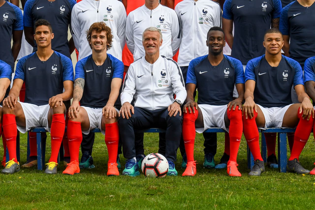 Este miércoles la selección de Francia, actual campeona del Mundo, se tomó su foto oficial antes de iniciar las Eliminatorias a la Eurocopa 2020. El equipo se reunió en el Centre National du Football de Clairefontaine-en-Yvelines y los jugadores pasaron un tiempo agradable antes de enfrentar a Moldavia este viernes.