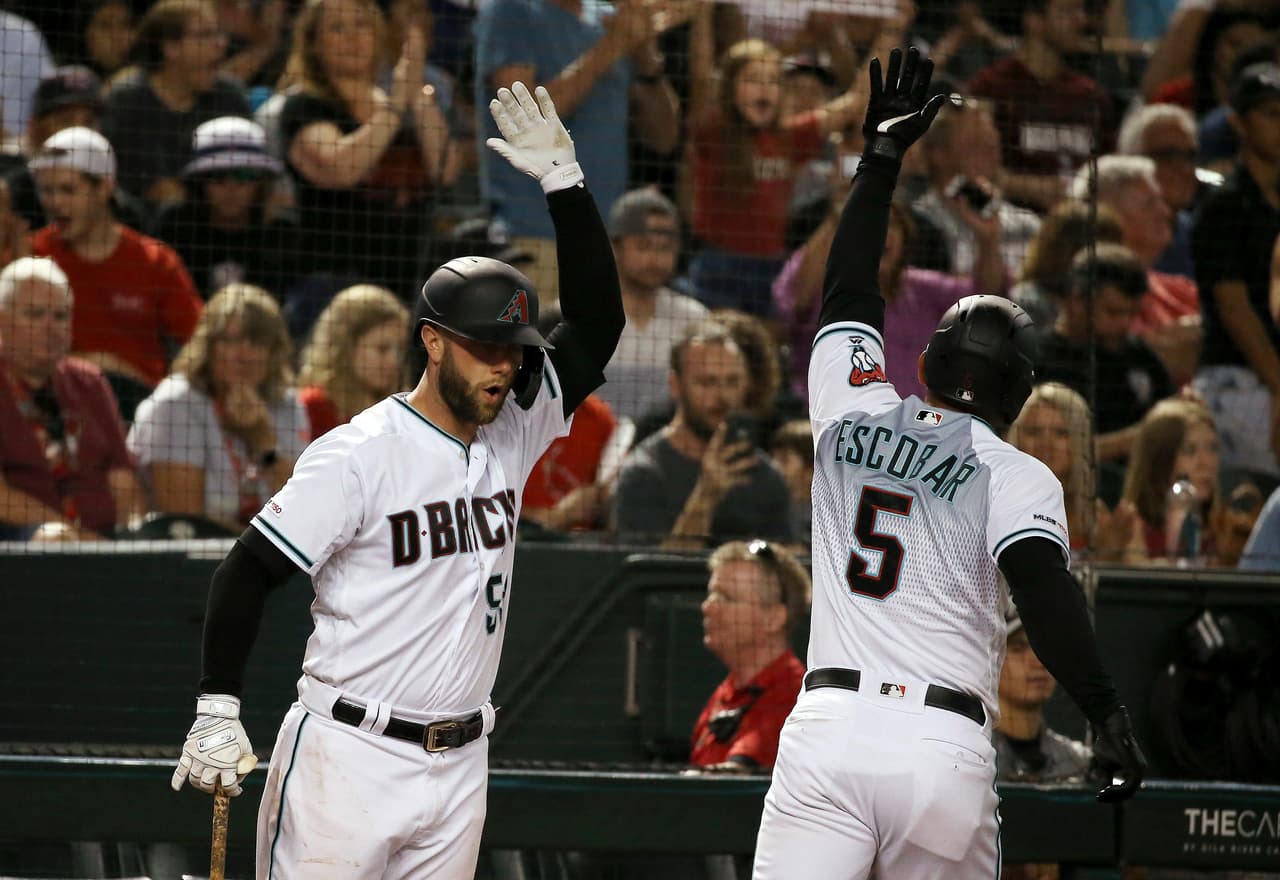 Arizona aniquila a Milwaukee