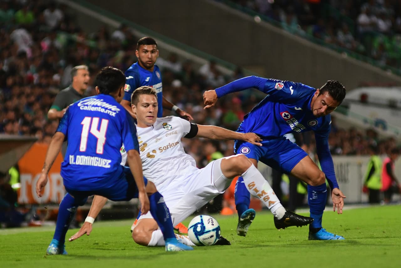 Santos Laguna mostró gran superioridad ante la Máquina de Cruz Azul y además de confirmar ser los mejores del torneo regular, eliminó a los celestes.