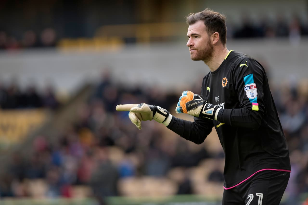 La campaña 2016-17 la jugó con el Wolverhampton de Raúl Jiménez. En aquel entonces competía en el Championship. Disputó 12 partidos, recibió 13 goles y dejó su portería a cero en 5 ocasiones.