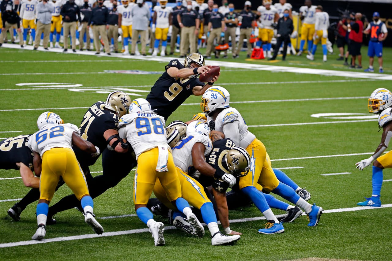 Drew Brees comanda un impresionante regreso en casa frente a los Chargers y vencen en los tiempos extras 27-30.