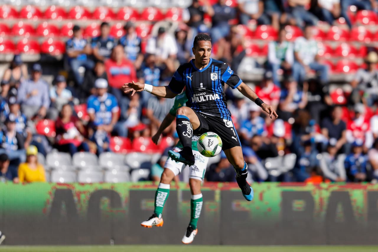 El Querétaro seguía en shock por los tres goles rápidos que el equipo visitante ya le había endilgado y no mostraba capacidad de reacción.