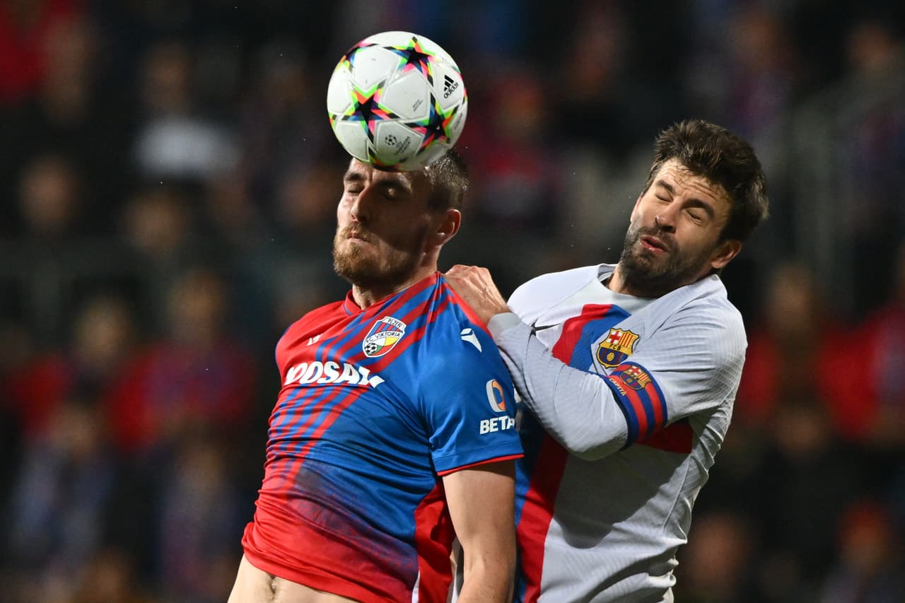 Viktoria Plzen's Czech forward Tomas Chory (L) and Barcelona's Spanish defender Gerard Pique vie for the ball during the UEFA Champions League Group C football match FC Viktoria Plzen v FC Barcelona in Plzen, Czech Republic, on November 1, 2022. (Photo by Joe Klamar / AFP) (Photo by JOE KLAMAR/AFP via Getty Images)