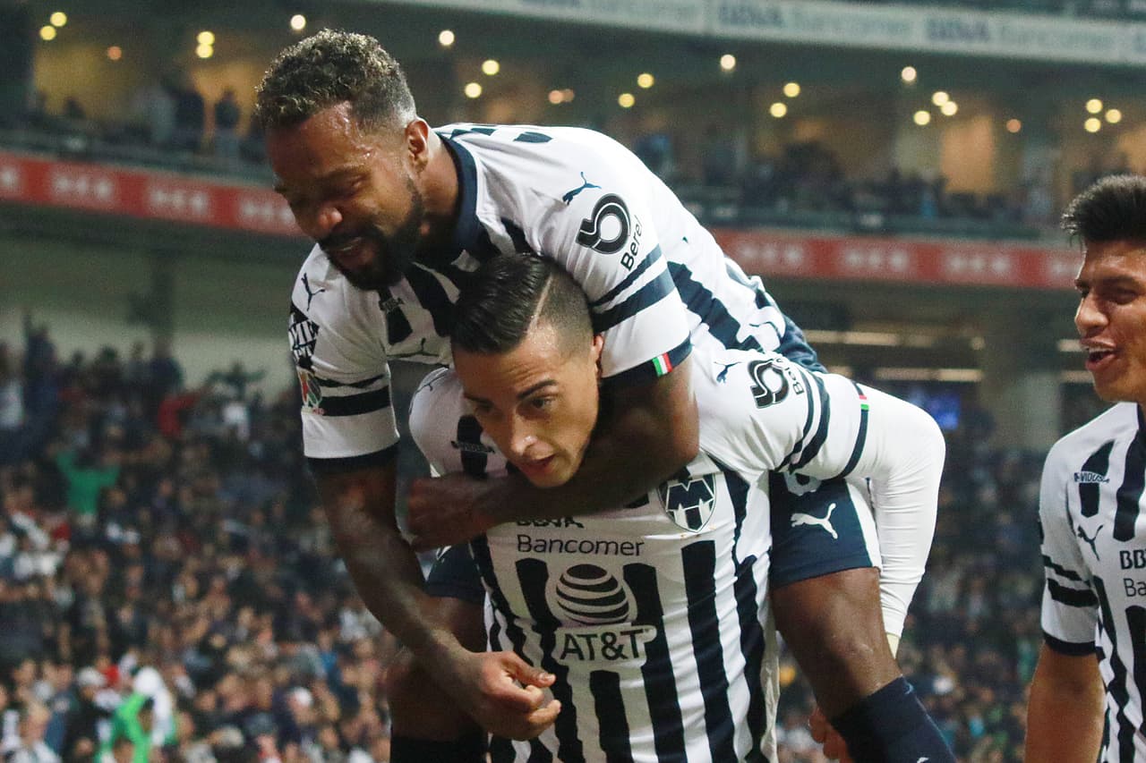 El delantero argentino recibió con el pecho el esférico en el corazón del área, lo acomodó y acrobáticamente, acomodó el cuerpo para rematar de chilena y hacer estallar al Estadio BBVA.