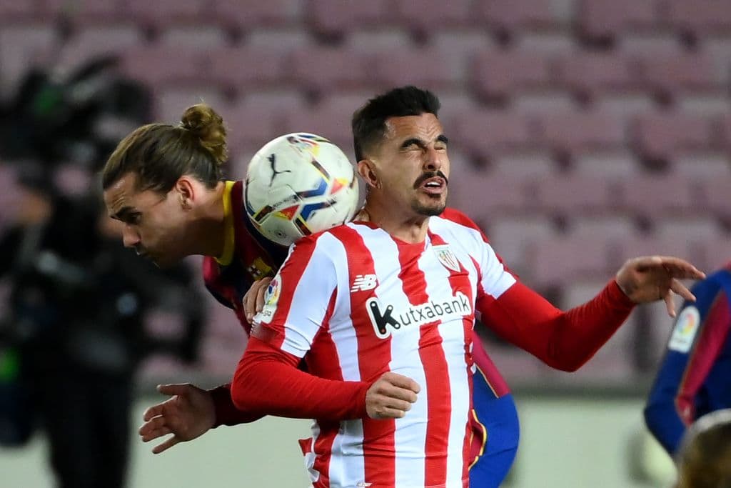 Lionel Messi y Antoine Griezmann le dan la victoria al Barcelona ante el Athletic Bilbao 2-1 y ya iguala en puntos al Real Madrid en la tabla de posiciones de LaLiga.