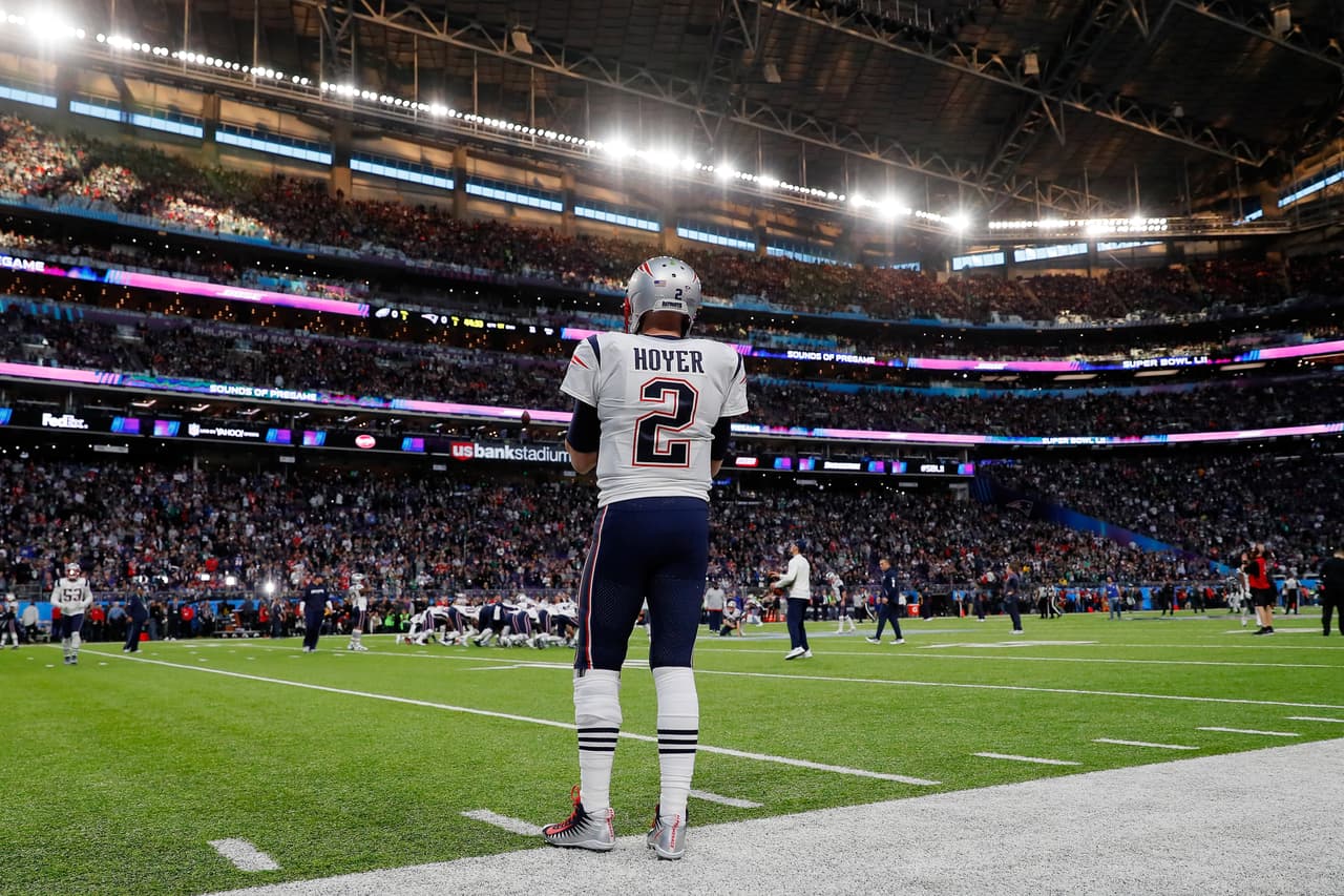 Para la Semana 7, Hoyer fue despedido por los 49ers. Mientras los Patriots enviaron a Jimmy Garoppolo a los San Francisco 49ers, en un cambio por una selección de la segunda ronda del Draft 20 quien hoy está llamado a ser el QB del futuro en dicha franquicia y, por lo menos, ya los llevó a un Super Bowl en la pasada temporada 100 de la NFL.