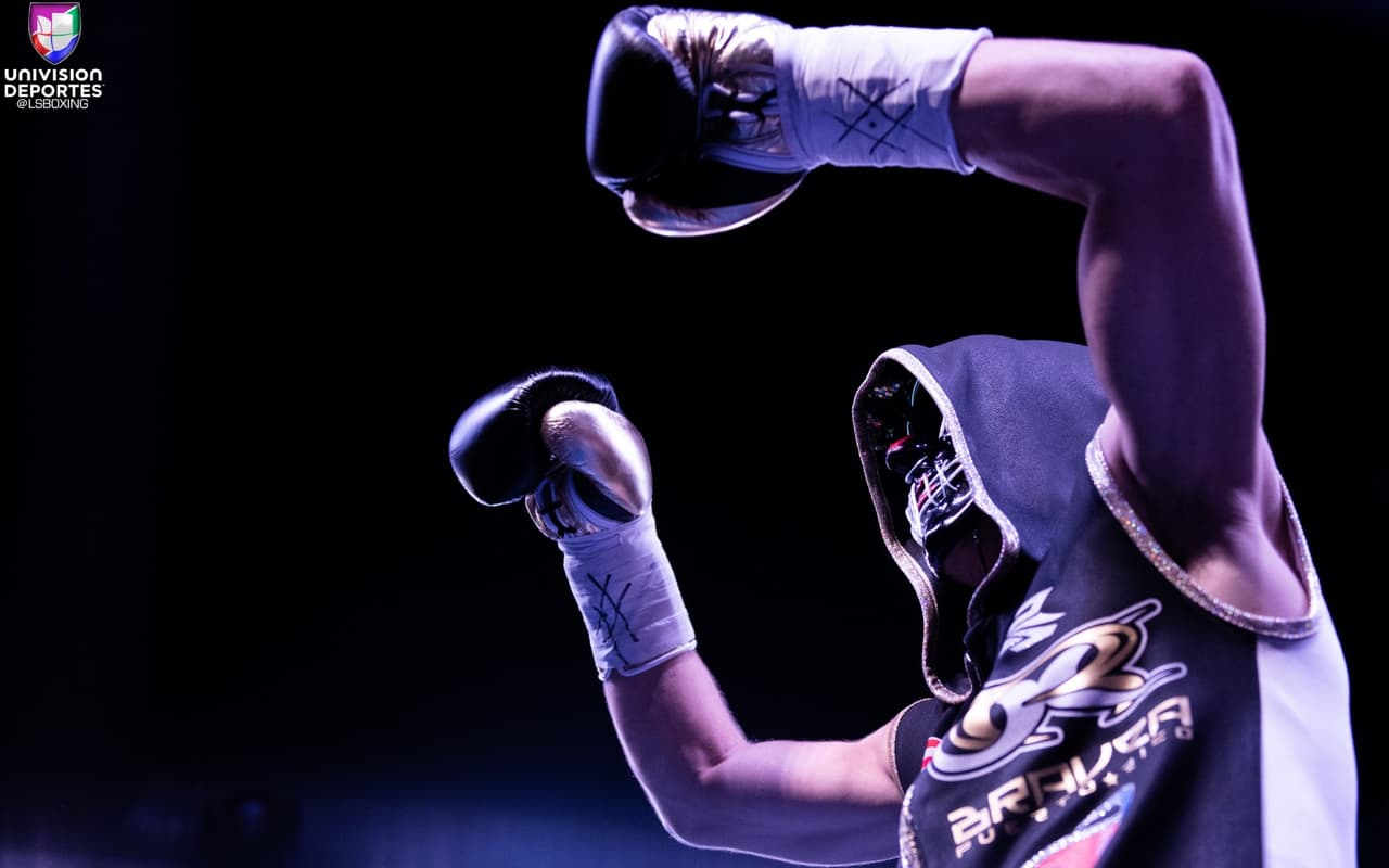 En la cartelera estelar, el prospecto de Top Rank, Jean Carlos Rivera (15-1-0, 10KOs) de Puerto Rico sucumbió a la implacable presión de Jason Sánchez (13-0-0, 6KOs) de Albuquerque, Nuevo México.