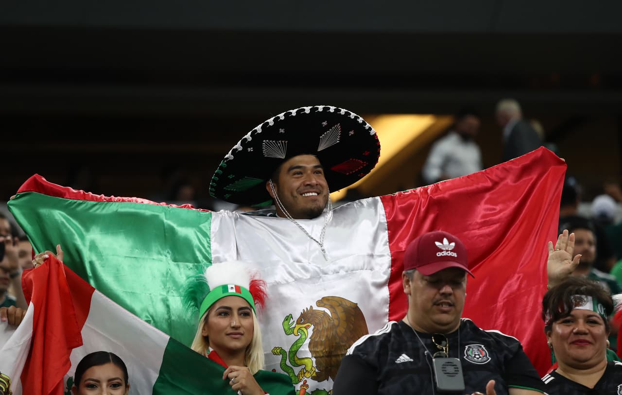Una encuesta de Consulta Mitofsky dejó en evidencia el reconocimiento en el extranjero de los futbolistas mexicanos, varios de ellos que serán protagonistas en la Copa Oro. Estos cracks representan la bandera del 'Tri'.
