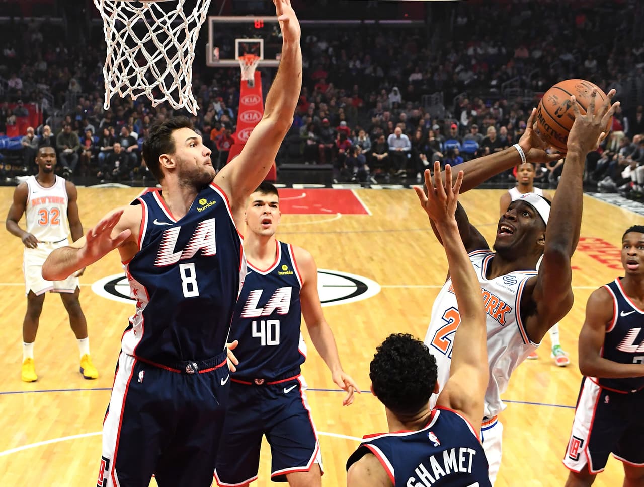 Y aunque mejoraron los neoyorquinos, no pudieron evitar tener su derrota 50 en la campaña. Por los angelinos brilló Landry Shamet con 21 unidades, mientras que por NY lo hizo Noah Vonleh con 17 puntos y 12 rebotes.