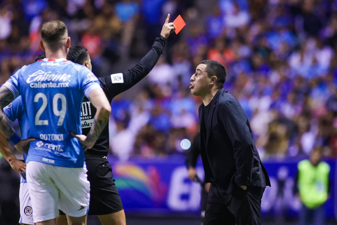 Esto es lo que Efraín Juárez le dijo al árbitro y que provocó su expulsión