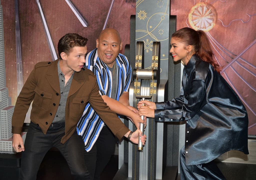 Zendaya como Mary Jane, Jacob Batalon como Ned, Marisa Tomey como la Tía May y Toni Revolori como Flash Thompson.