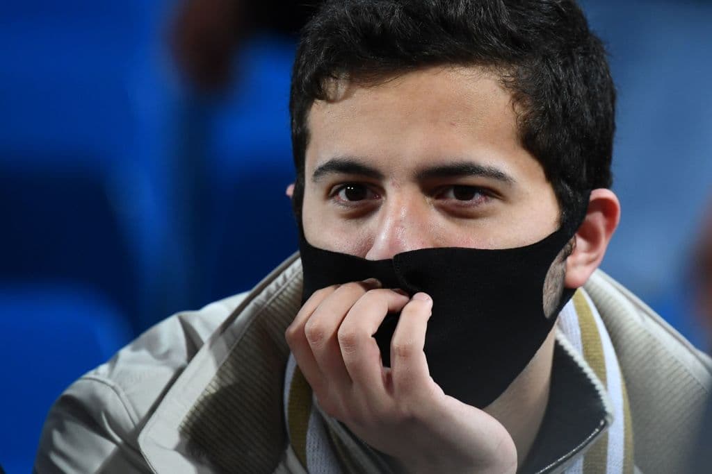 Los cubrebocas de tela también se vieron en El Clásico, son lavables y protegen más que el normal.