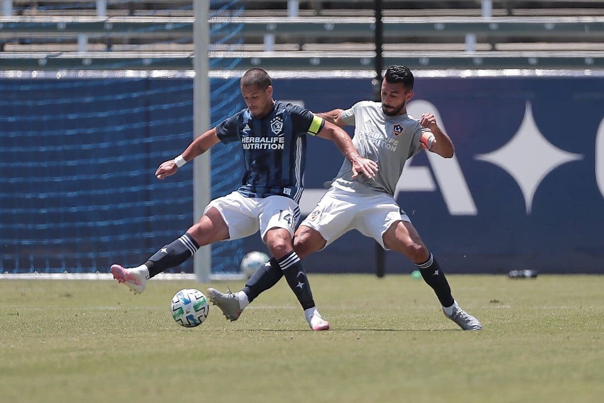 Chicharito sale lesionado de interescuadras del LA Galaxy