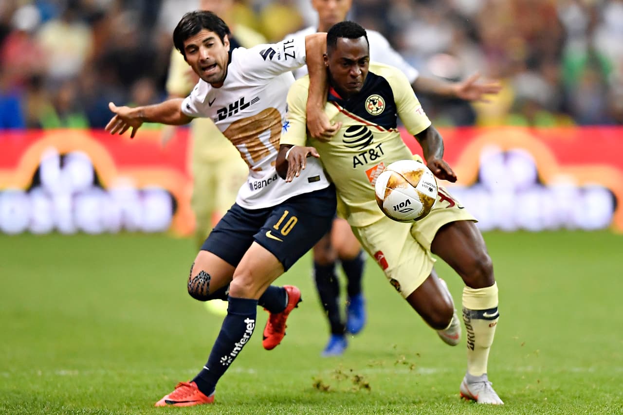 Pese a una gran afluencia de público universitario los felinos comenzaron el partido muy nerviosos y ser vieron envueltos en una atmósfera adversa, hostil. Y pronto esto se reflejó en el juego.