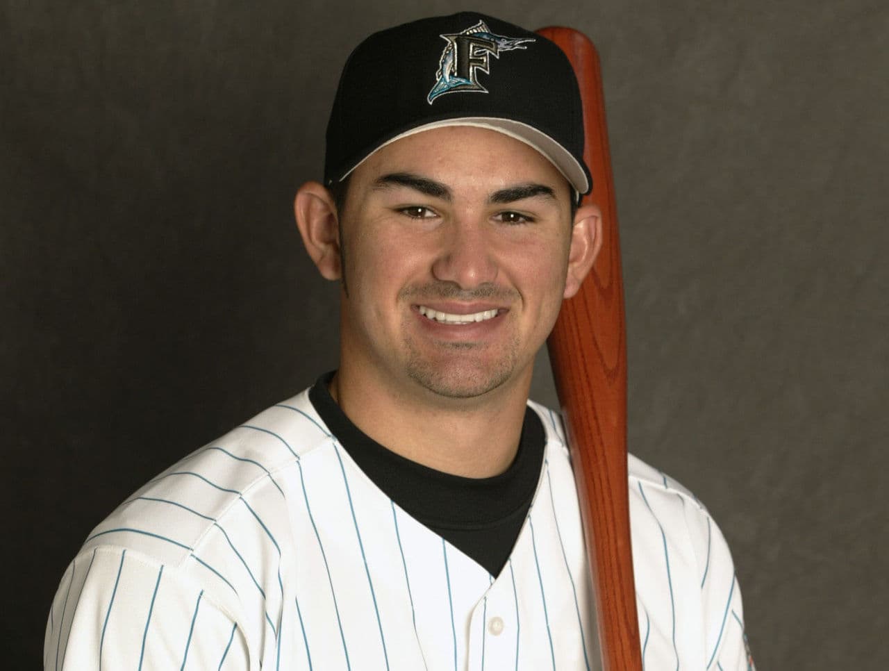 Adrián fue reclutado por los entonces Marlins de Florida en 2000, recibió bono de 3 millones por firmar y perteneció a esa organización hasta 2003, donde jugó en el sistema de sucursales.