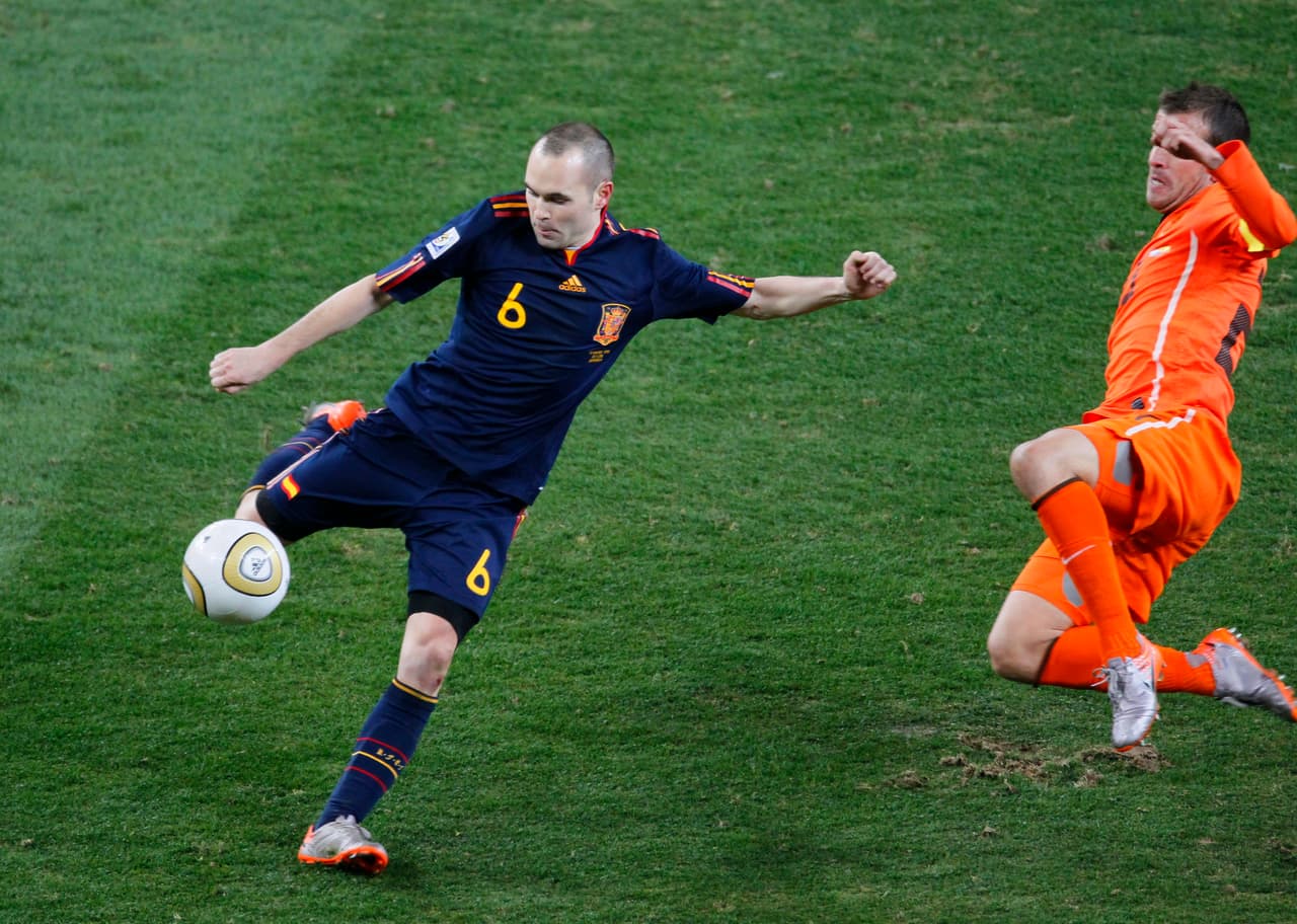 Al minuto 108 de juego llegó el momento cumbre del partido, el más memorable para España.