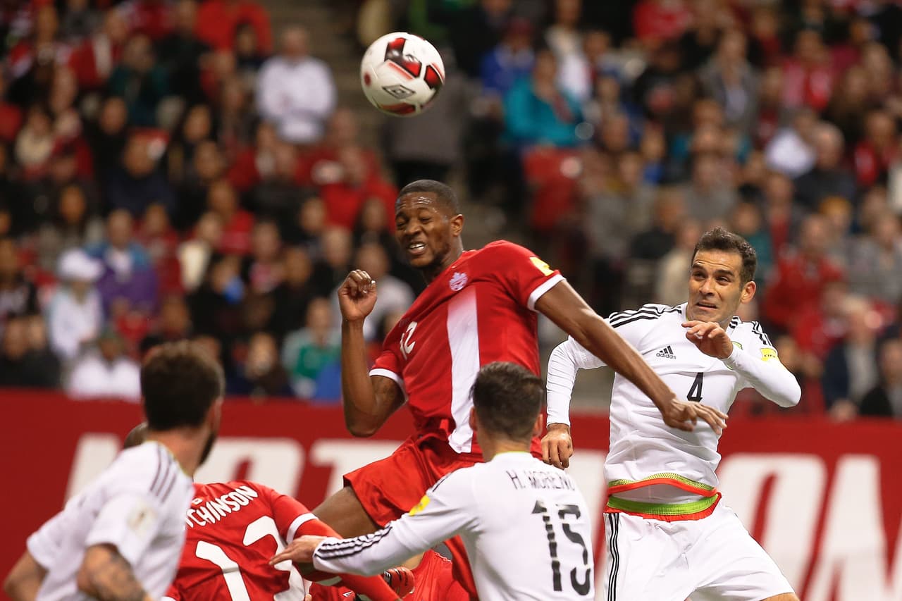 6 - Rafael Márquez - Siempre se colocó en la zona que más le convino a México. Hizo el cambió de juego en la jugada del primer gol y fue dirigiendo los hilos del conjunto mexicano desde la contención. Pese a todo le faltó algo de aire y salió para la segunda mitad por alguna molestia muscular.