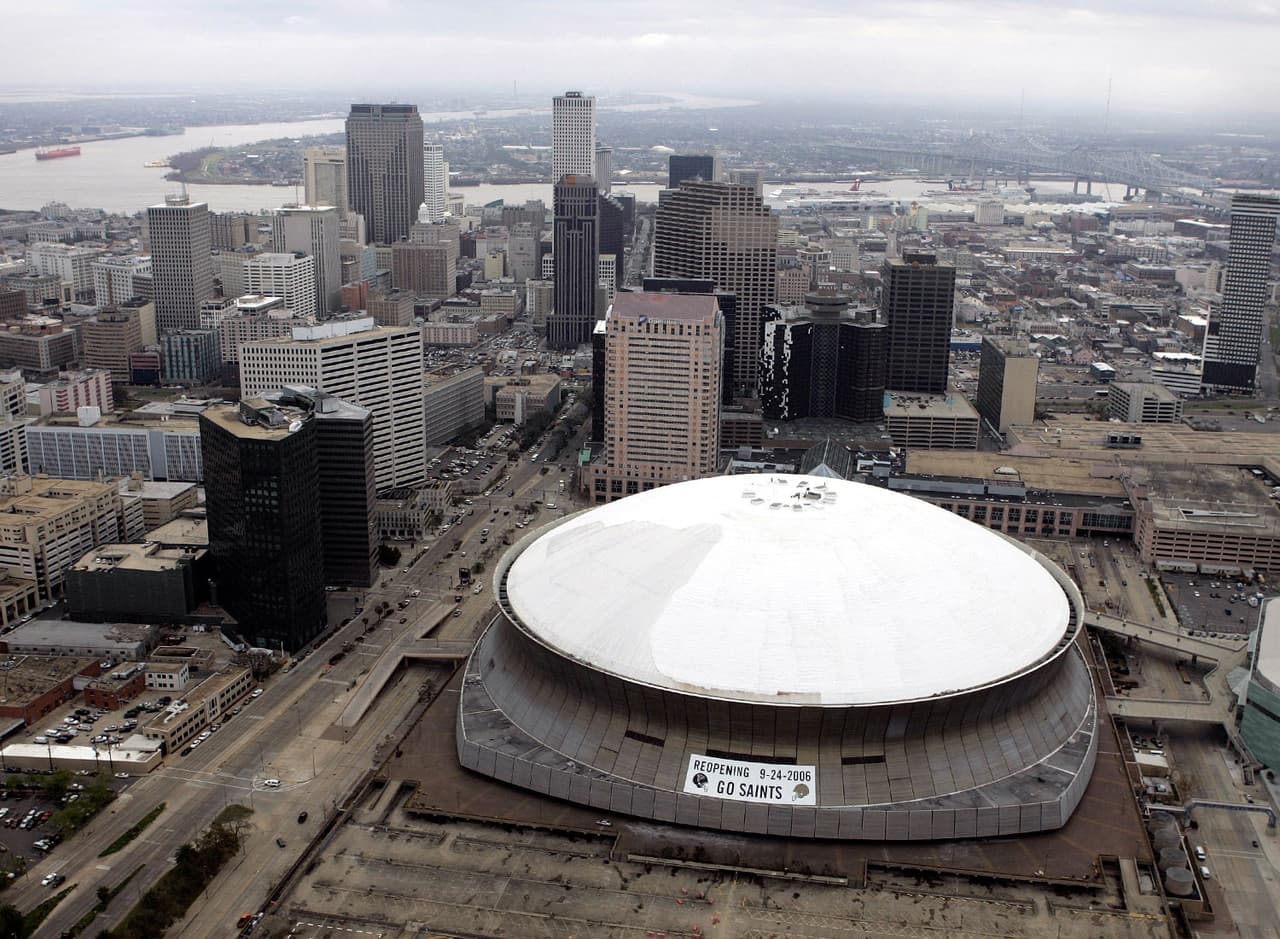 <b>Deterioro severo</b>
<br>Una toma del Superdome y el horizonte de Nueva Orleans el jueves 23 de febrero de 2006. Casi seis meses después del Huracán Katrina, el área de la ciudad sigue estando muy dañada.