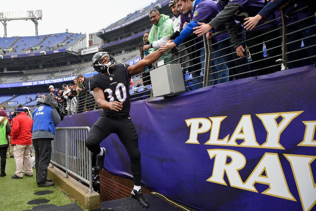 Baltimore Ravens running back Kenneth Dixon (30) greets fans before an NFL football game against the Philadelphia Eagles in Baltimore, Sunday, Dec. 18, 2016. (AP Photo/Nick Wass)