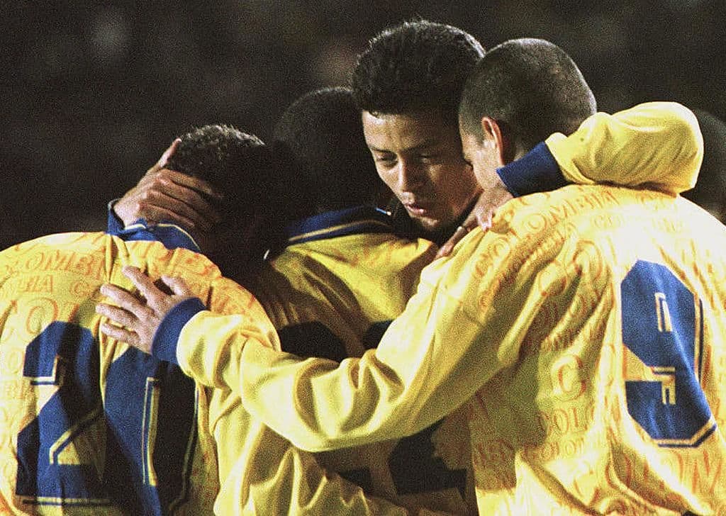 Casualmente, aquel encuentro fue el primero para los dos representativos nacionales en la competencia y se celebró en el estadio Ramón Tahuichi Aguilera en la ciudad de Santa Cruz de la Sierra. El árbitro fue Humberto Elizondo de Argentina.