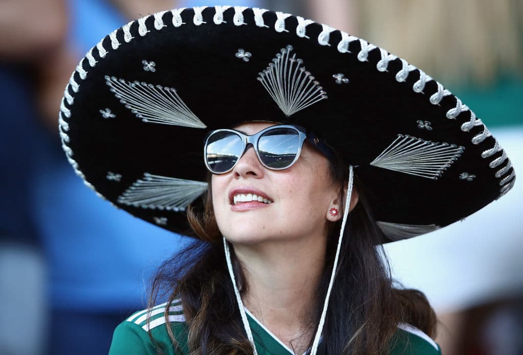 Las aficiones de México y Dinamarca conviven en Copenague previo al último ensayo de ambas selecciones antes de sus debuts en la Copa del Mundo Rusia 2018.