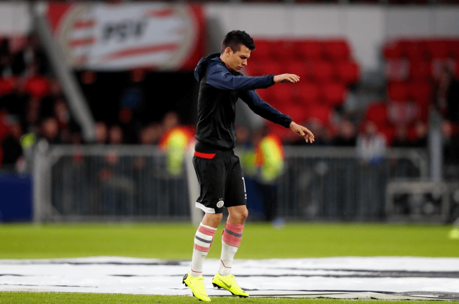 Contrario a Erick Gutiérrez, el 'Chucky' inició como titular en el equipo que dirige Marc van Bommel formando un ataque peligroso con Gastón Pereiro, Donyell Malen y Luuk de Jong.