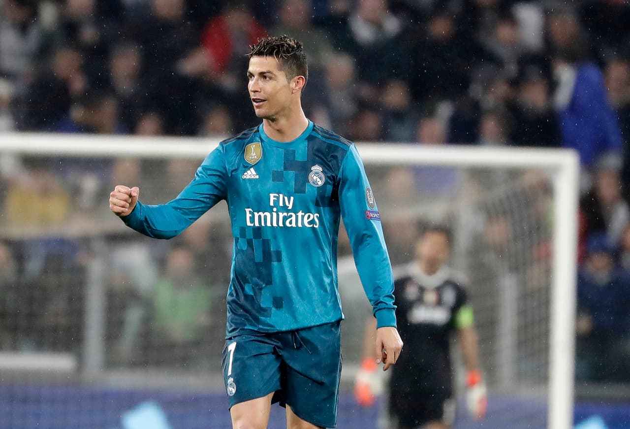3. Cristiano Ronaldo (Real Madrid) vs Juventus – 2018 | Seguramente, el momento que provocó la llegada de ‘CR7’ a la Juventus se dio cuando realizó una maniobra extraordinaria para rematar esta chilena perfecta que levantó a todo el Juventus Stadium para aplaudirle al enemigo.