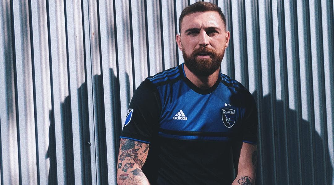 Con un corte más relajado, y dejando de lado los bastones verticales, el club del norte de California busca dar otra imagen en 2019.